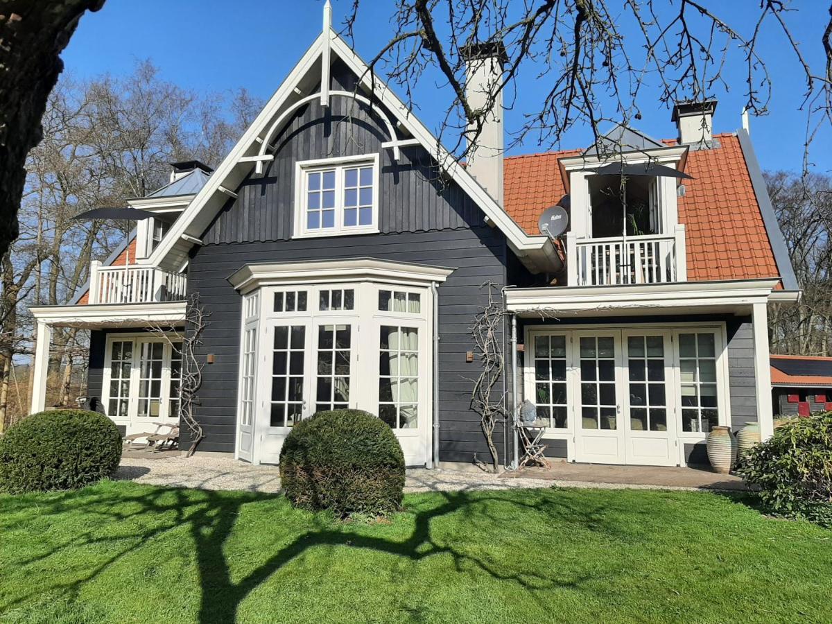 Huize Koempoelan Bed & Breakfast Naarden Ngoại thất bức ảnh