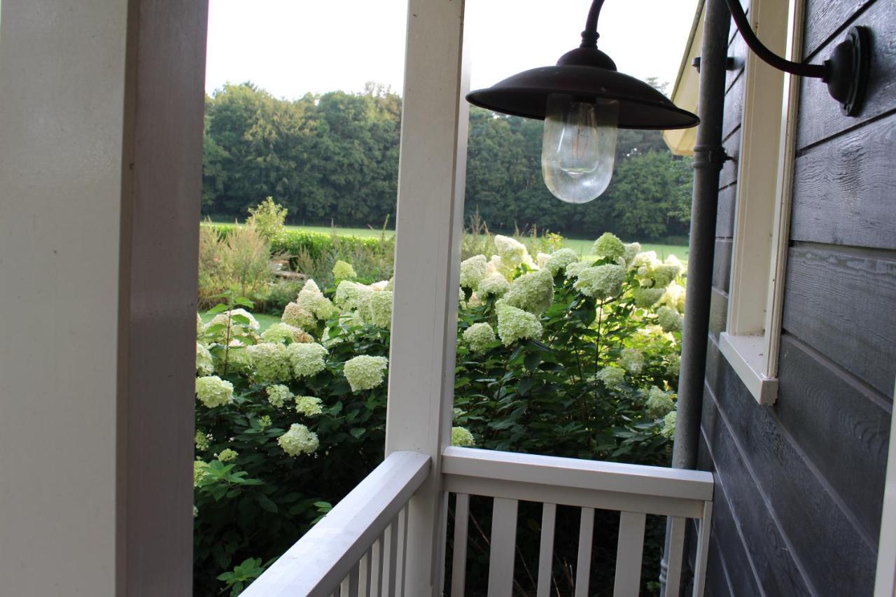 Huize Koempoelan Bed & Breakfast Naarden Ngoại thất bức ảnh