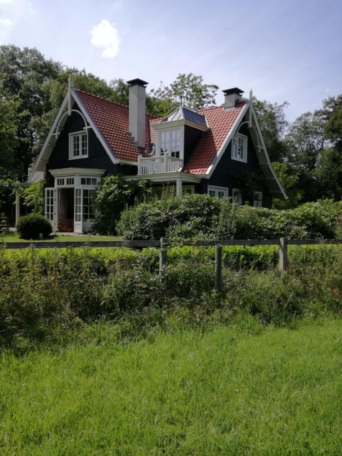 Huize Koempoelan Bed & Breakfast Naarden Ngoại thất bức ảnh