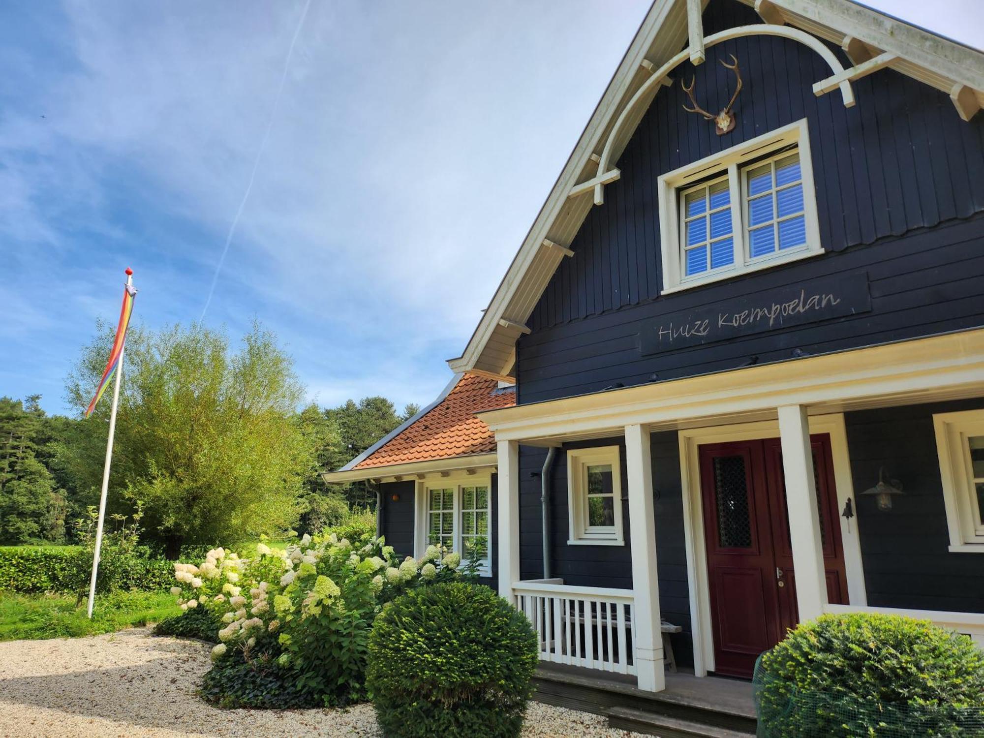 Huize Koempoelan Bed & Breakfast Naarden Ngoại thất bức ảnh