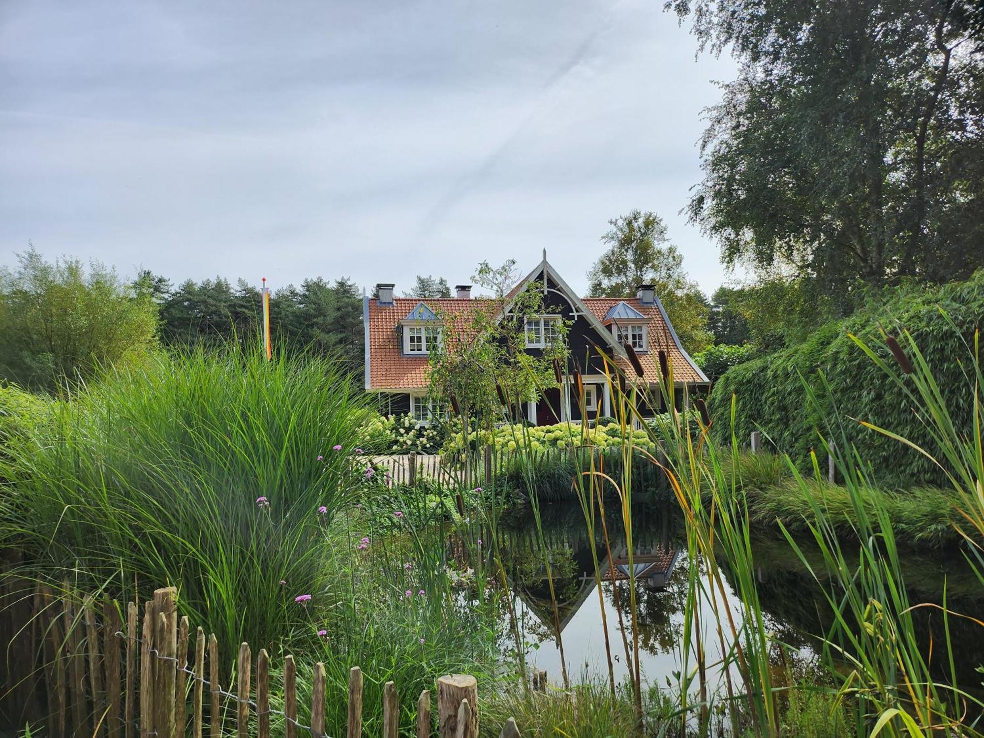 Huize Koempoelan Bed & Breakfast Naarden Ngoại thất bức ảnh